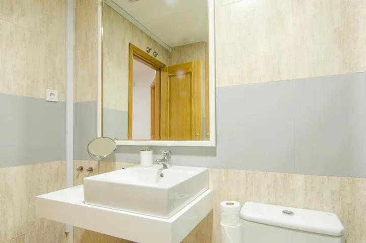 Bright & Spacious- City Center- 2Rooms-2Bathrooms Madrid Kültér fotó